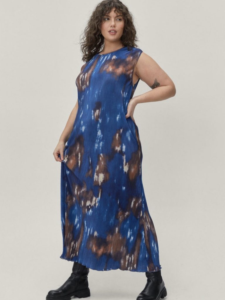 A dark blue patterned sleeveless long dress
