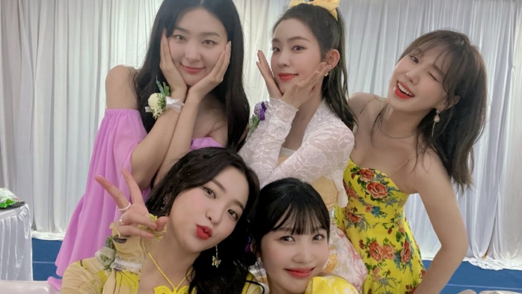 Red Velvet taking a group picture after their performance at Allo Bank Festival.