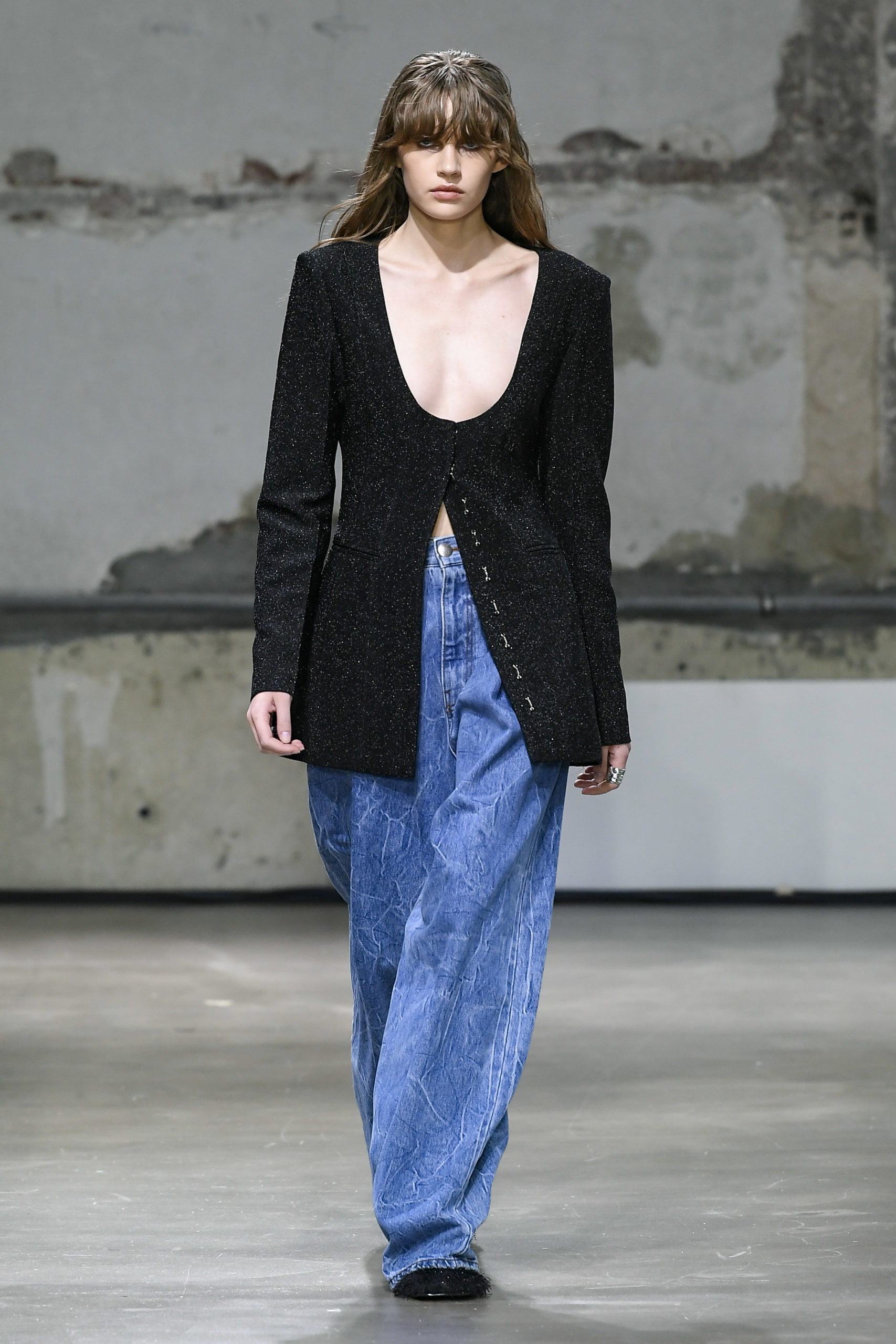 Eenk Robe EENK Makes Waves in Paris With Show Soundtracked by Carla Bruni - EnVi ...