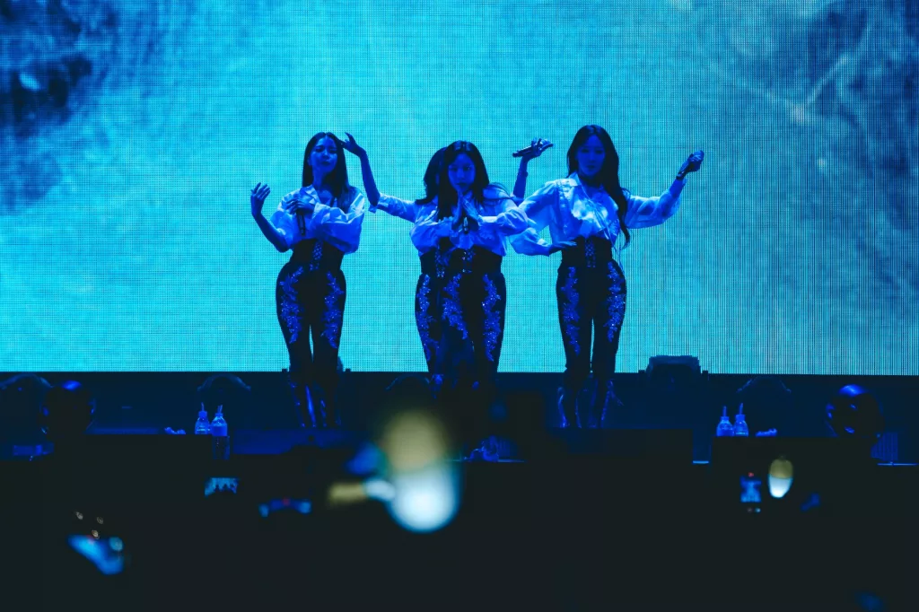 MAMAMOO performing on stage.