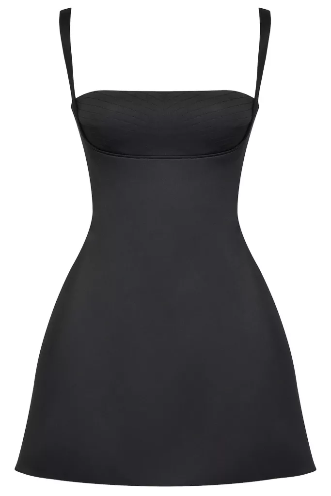 Hande Erçel Has the Perfect Little Black Dress for the Season - EnVi Media