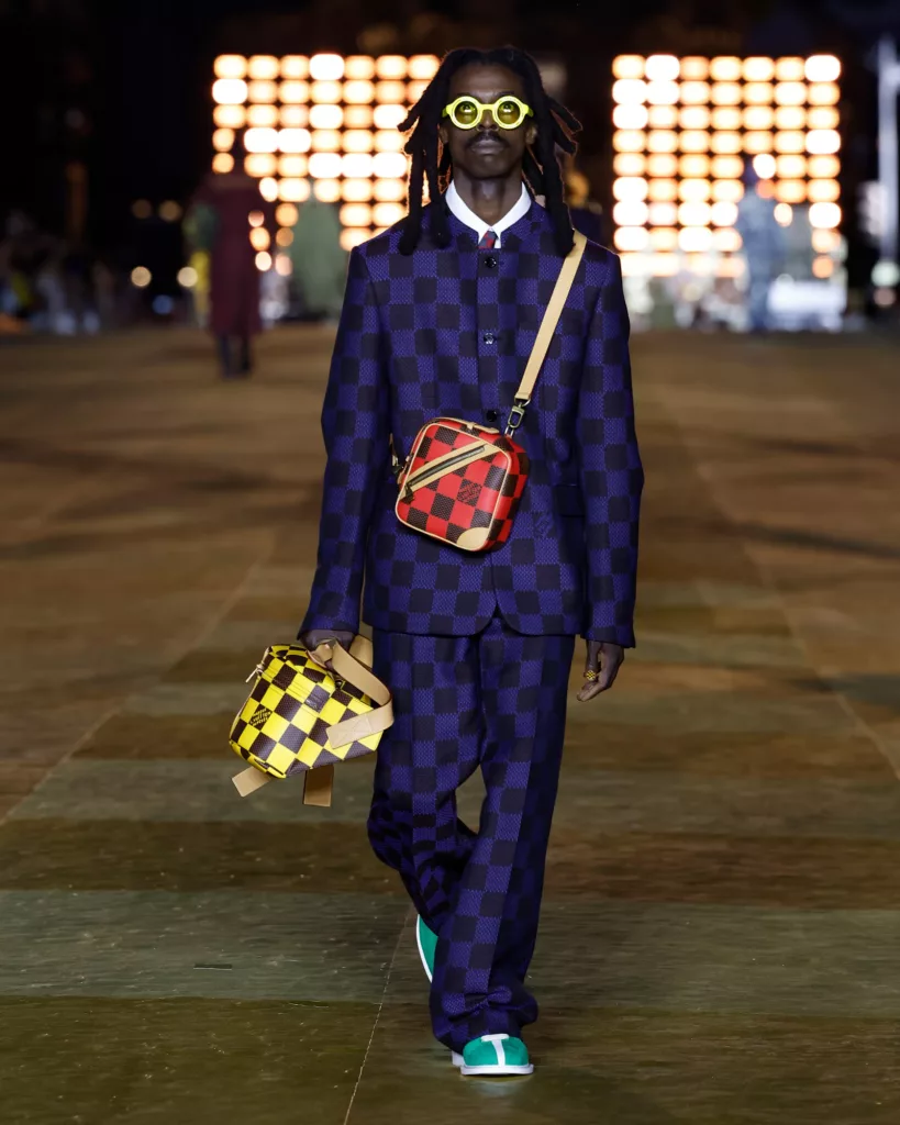 Louis Vuitton Celebrates France With Womenswear, From French Horns to Flags  – WWD