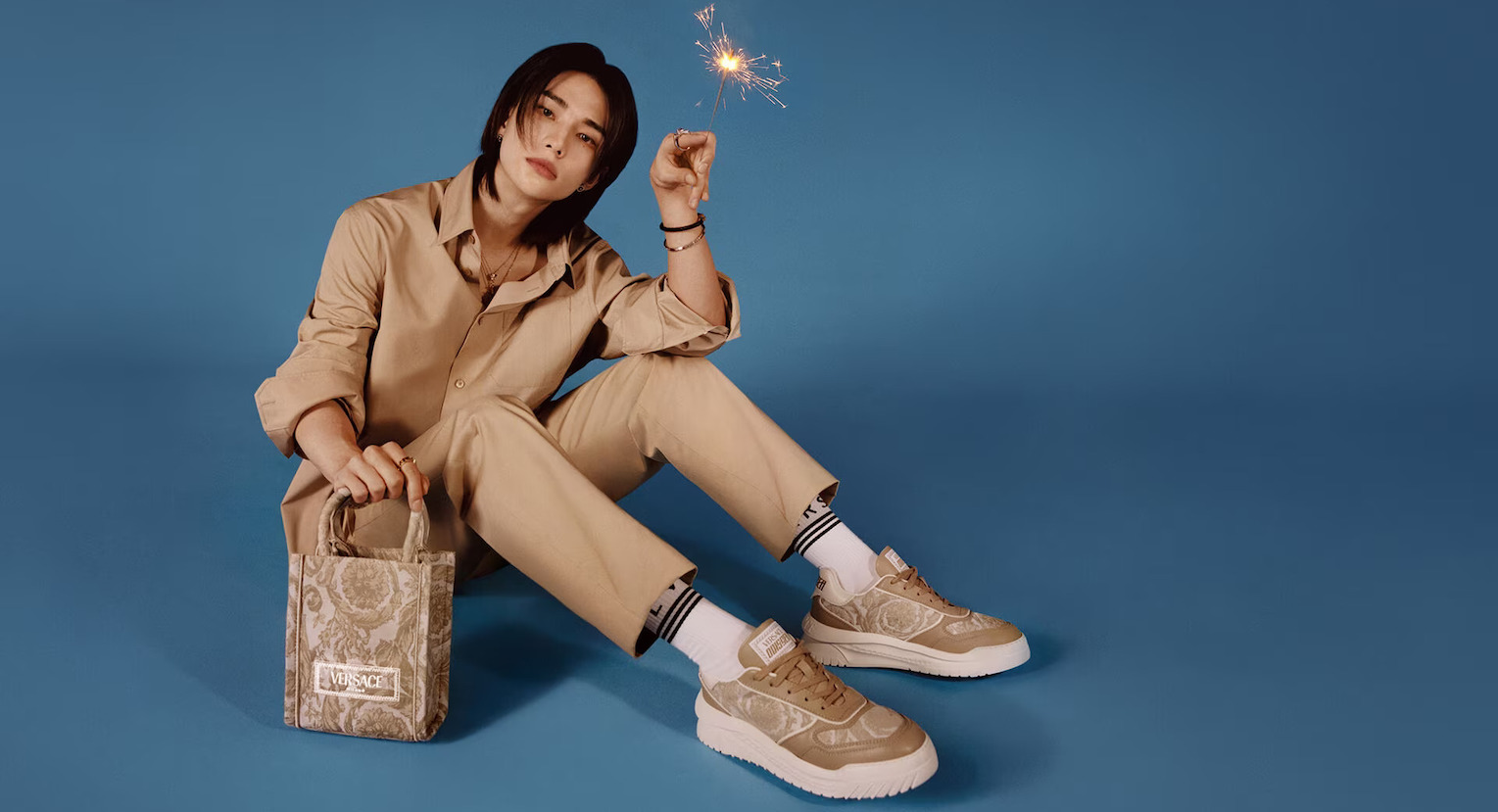 Hyunjin Versace: A K-Pop Star’s Cool Fashion Story Hyunjin Versace: A K-Pop Star’s Cool Fashion Story