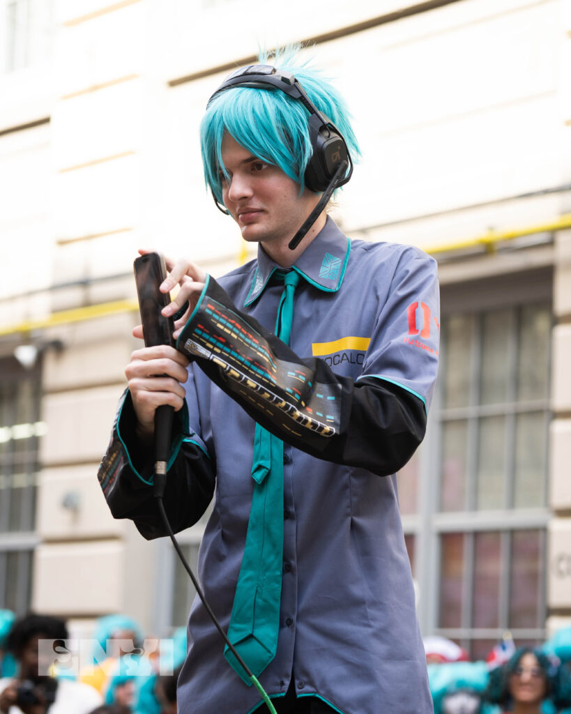 Host Zander Smalls holds his phone in his hand while FaceTiming Canadian Rapper bbno$. He is dressed as Hatsune Miku